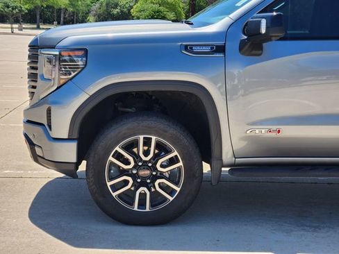 Used 2025 GMC Sierra 1500 AT4 w/ AT4 Premium Package AWD/4WD image 8