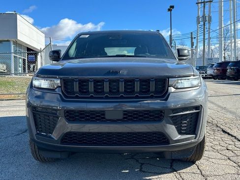 New 2026 Jeep Grand Cherokee Altitude image 3