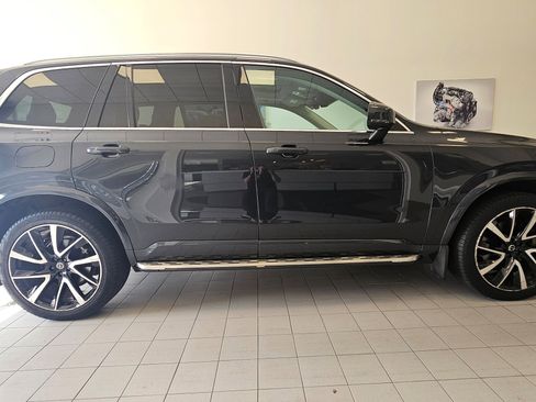 Certified 2022 Volvo XC90 T6 Momentum w/ Climate Package image 3