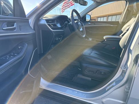 Used 2022 Jeep Grand Cherokee Limited 4xe image 12