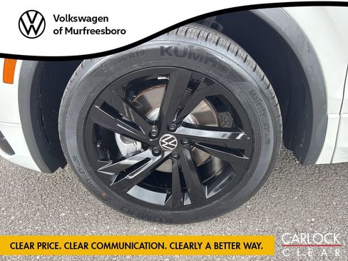 Certified 2023 Volkswagen Tiguan SE R-Line image 9