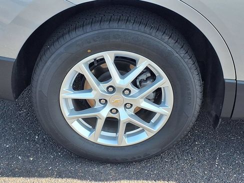 Used 2024 Chevrolet Equinox LT FWD image 9