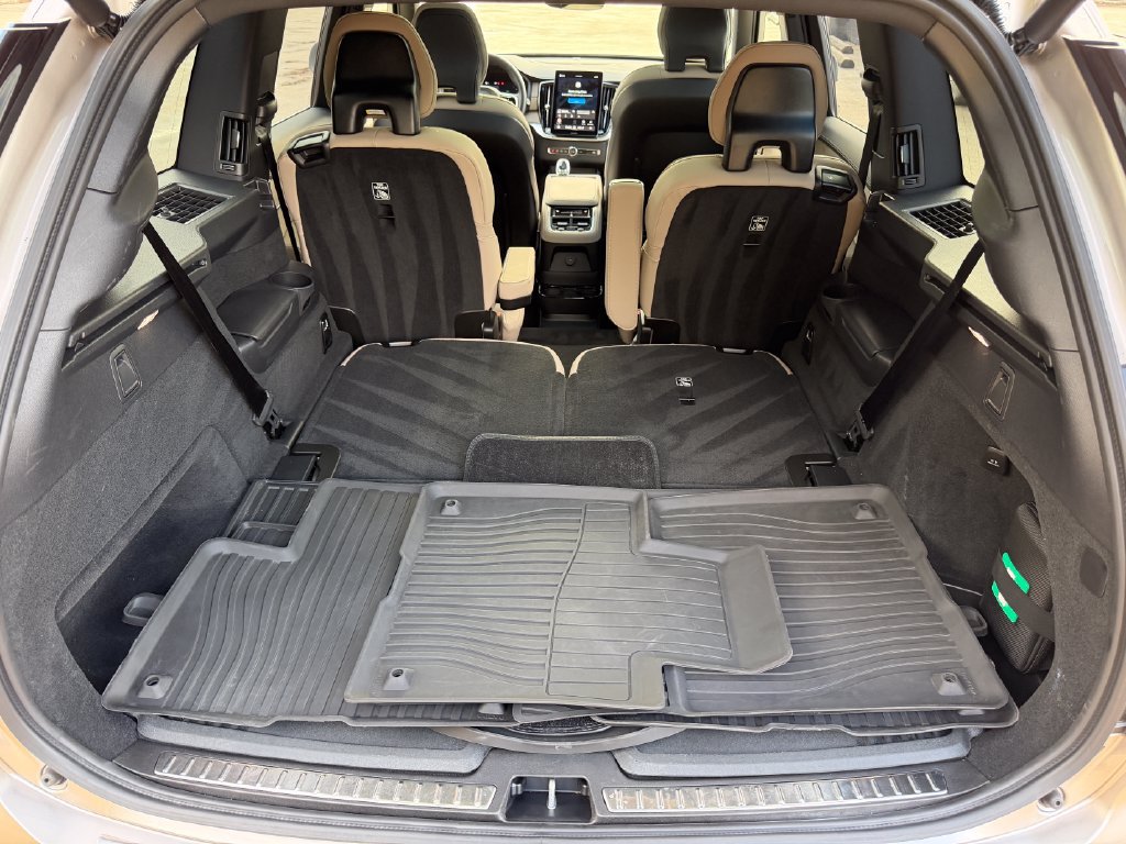 Certified 2025 Volvo XC90 T8 Plus w/ Protection Package Premier AWD/4WD image 28