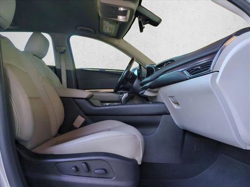 Used 2019 Cadillac XT4 Luxury w/ Cold Weather Package image 19