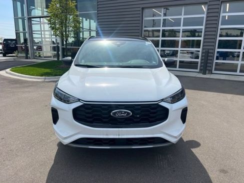 Used 2023 Ford Escape ST-Line w/ Tech Pack #1 AWD/4WD image 2
