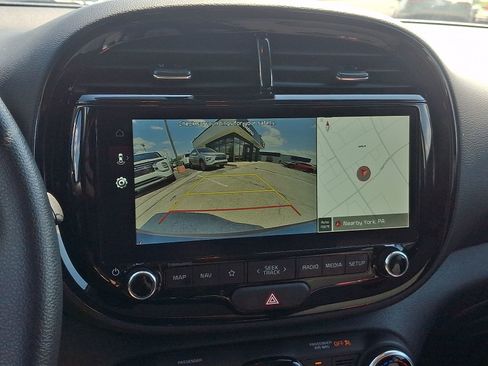 Used 2025 Kia Soul S FWD image 18