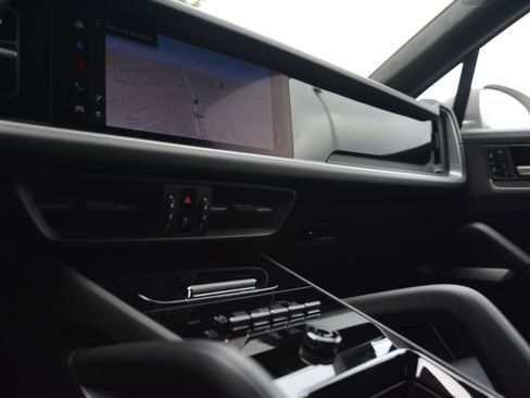 Certified 2025 Porsche Cayenne GTS image 19