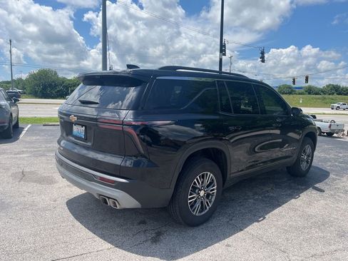 Used 2026 Chevrolet Traverse LT w/ Driver Confidence Package AWD/4WD image 3