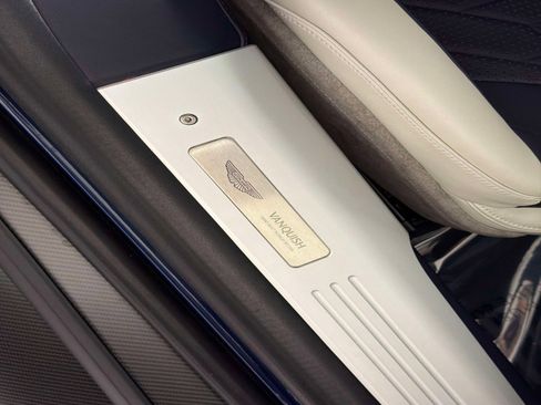 Used 2025 Aston Martin Vanquish image 25