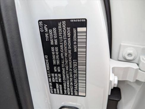 Used 2025 Porsche Macan image 30