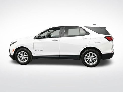 Used 2024 Chevrolet Equinox LS w/ LS Convenience Package FWD image 2