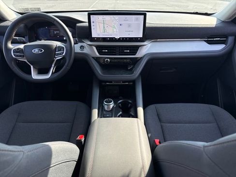 Used 2025 Ford Explorer Active AWD/4WD image 20