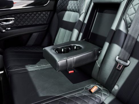 Used 2017 Bentley Bentayga AWD/4WD image 46