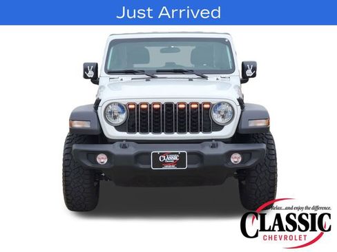 Used 2025 Jeep Wrangler Sport AWD/4WD image 13