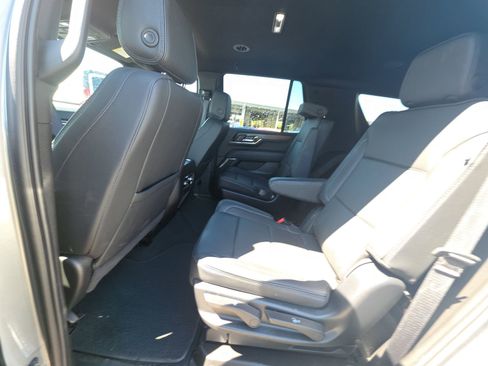 Used 2025 GMC Yukon Denali RWD image 13