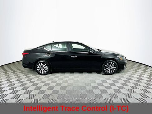 Used 2024 Nissan Altima 2.5 SV w/ SV Premium Package image 12