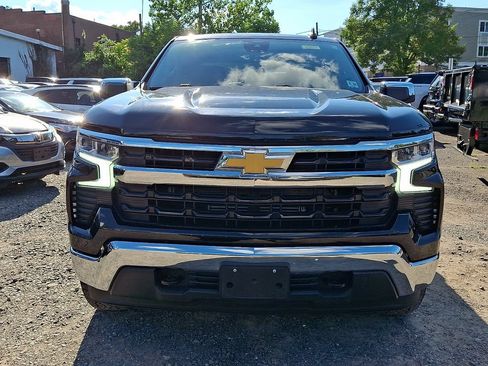 Used 2023 Chevrolet Silverado 1500 LT AWD/4WD image 2