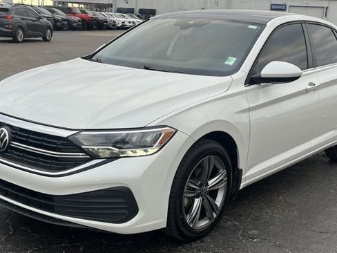 Used 2024 Volkswagen Jetta SE image 4