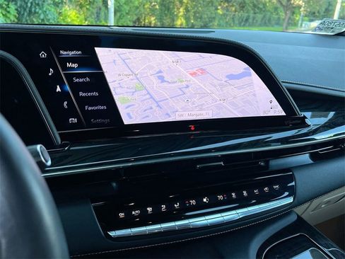 Used 2024 Cadillac Escalade Premium Luxury image 17