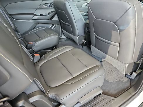 Certified 2023 Chevrolet Traverse LT FWD image 14