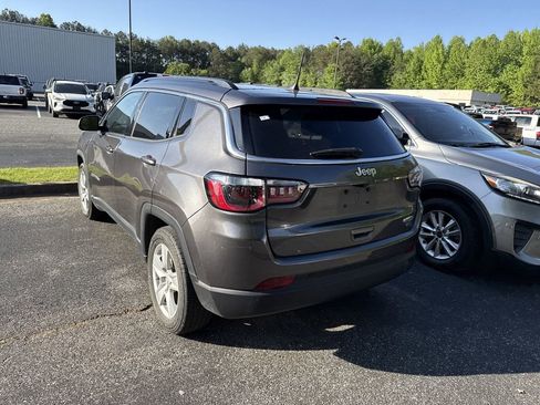 Used 2022 Jeep Compass Latitude w/ Sun and Sound Group FWD image 11