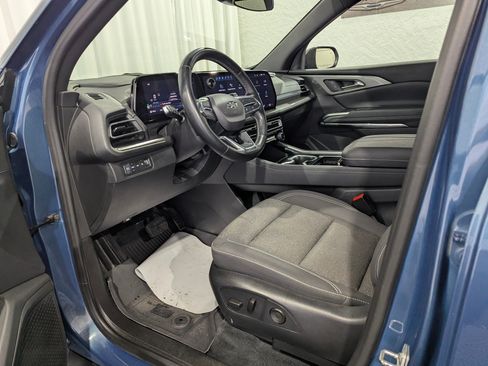 Used 2024 Chevrolet Traverse LT w/ Midnight/Sport Edition AWD/4WD image 16