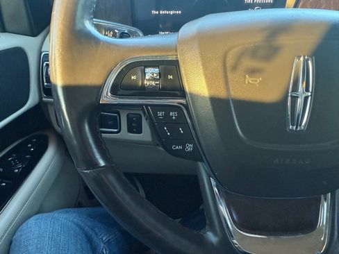 Used 2019 Lincoln Navigator Reserve image 32