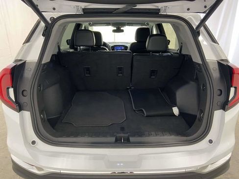 Used 2023 GMC Terrain SLT image 12