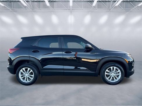 Used 2021 Chevrolet TrailBlazer LS w/ LPO, Blackout Package image 3