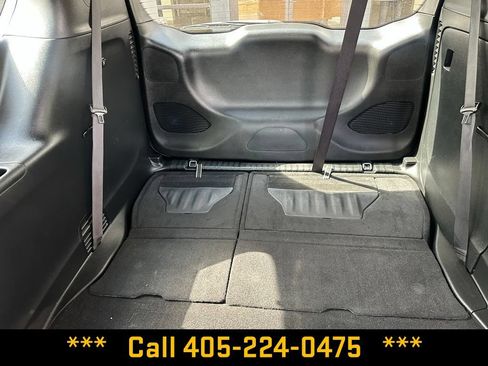 Used 2025 Chrysler Pacifica Limited FWD image 18