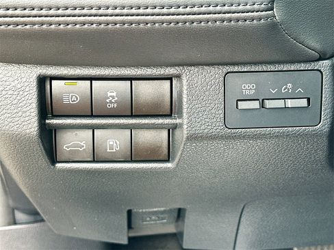 Used 2020 Toyota Avalon XLE image 10