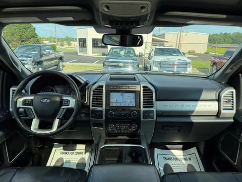 Used 2017 Ford F250 Lariat w/ Lariat Ultimate Package AWD/4WD image 32