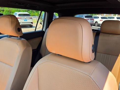 Certified 2023 Volkswagen Tiguan SE R-Line FWD image 39