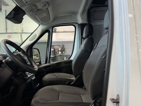 Used 2024 RAM ProMaster 2500 w/ Convenience Group image 20