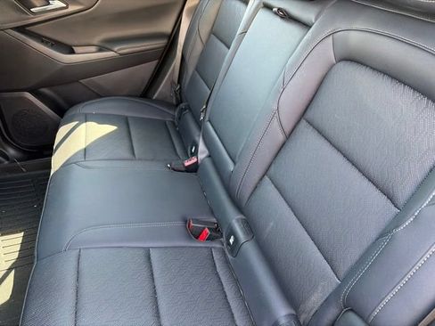 Used 2025 Chevrolet Equinox LT w/ Convenience Package II FWD image 9