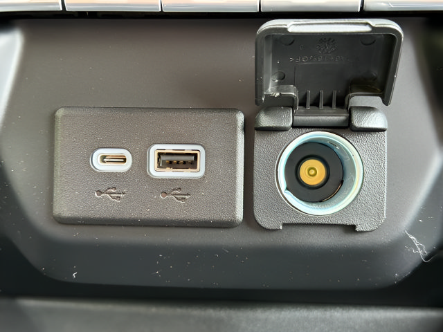 Used 2022 Chevrolet Silverado 1500 LT Trail Boss w/ LPO, Dark Essentials Package AWD/4WD image 5