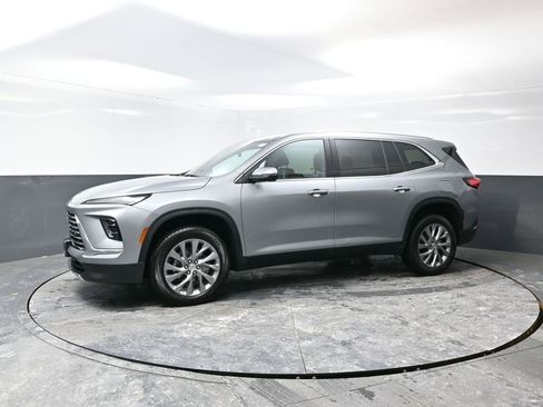 Used 2025 Buick Enclave Preferred w/ Power Package image 10