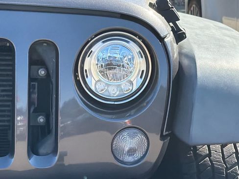 Used 2018 Jeep Wrangler Sport AWD/4WD image 10