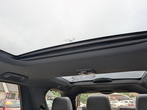 Used 2023 Land Rover Discovery HSE R-Dynamic AWD/4WD image 44