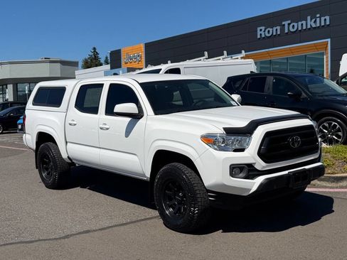 Used 2022 Toyota Tacoma SR AWD/4WD image 2