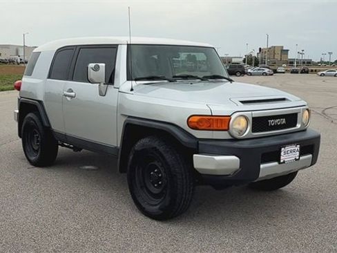 Used 2007 Toyota FJ Cruiser 2WD image 2