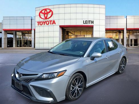 Used 2024 Toyota Camry SE image 7