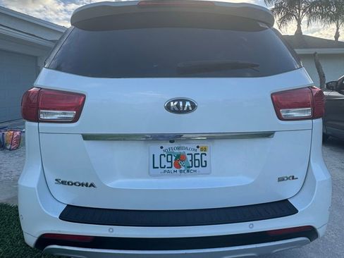 Used 2017 Kia Sedona SX Limited w/ SXL Prestige Package FWD image 4