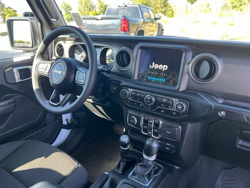Used 2023 Jeep Wrangler Unlimited w/ Cold Weather Group AWD/4WD image 18
