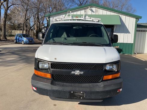 Used 2009 Chevrolet Express 2500 image 4