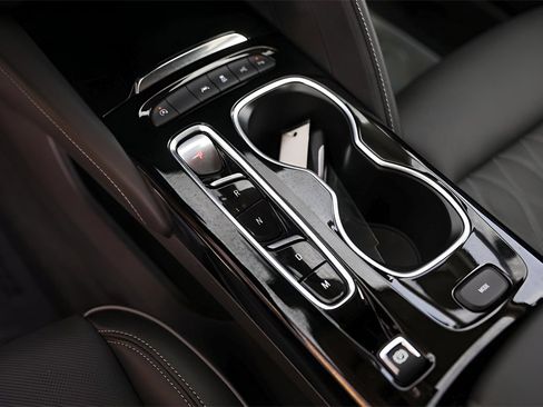 Used 2023 Buick Envision Avenir image 23