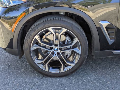 Used 2025 BMW X5 sDrive40i w/ Climate Comfort Package image 3