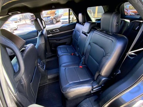 Used 2018 Ford Explorer Limited image 21