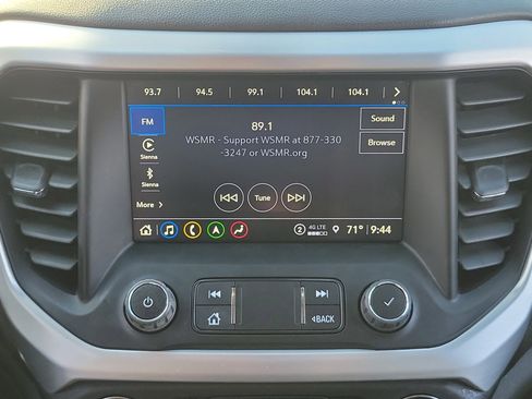 Used 2023 GMC Acadia SLT image 17