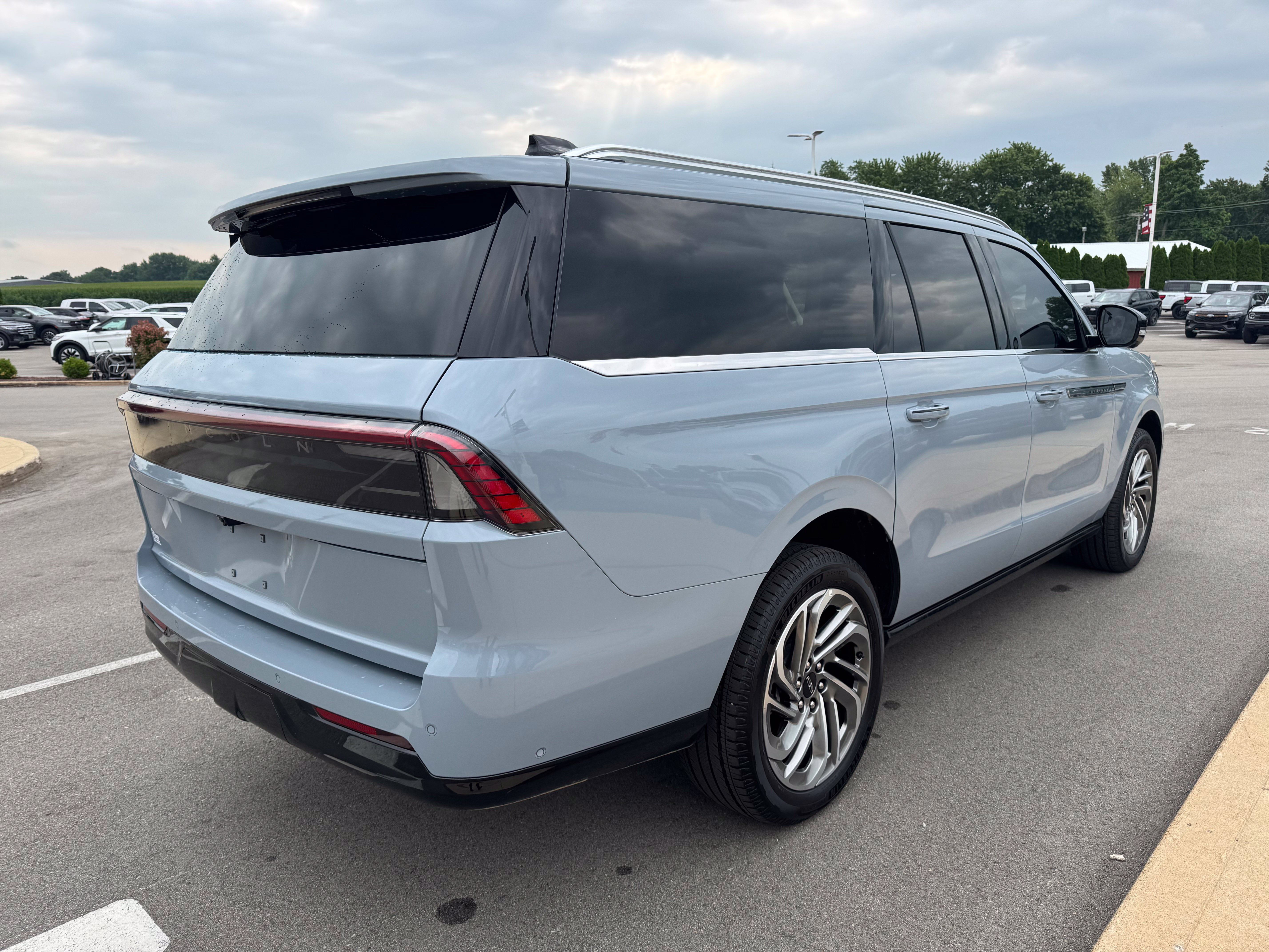 Used 2025 Lincoln Navigator L Reserve AWD/4WD image 7